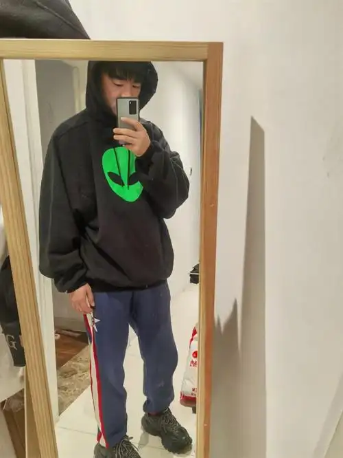 balenciaga外星人卫衣