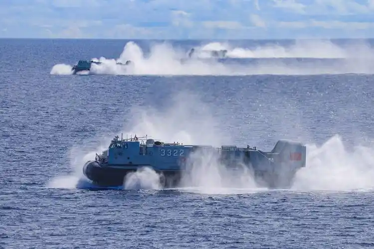 "锚"定忠诚 "舰"证时代——写在人民海军成立73周年之际_新华社_训练