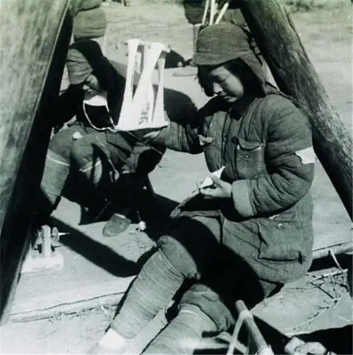 历史照片抗战时期的八路军女战士