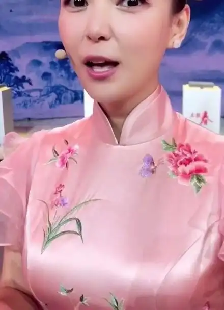 河南卫视主持人陈琨  :可有花香渗人心脾?