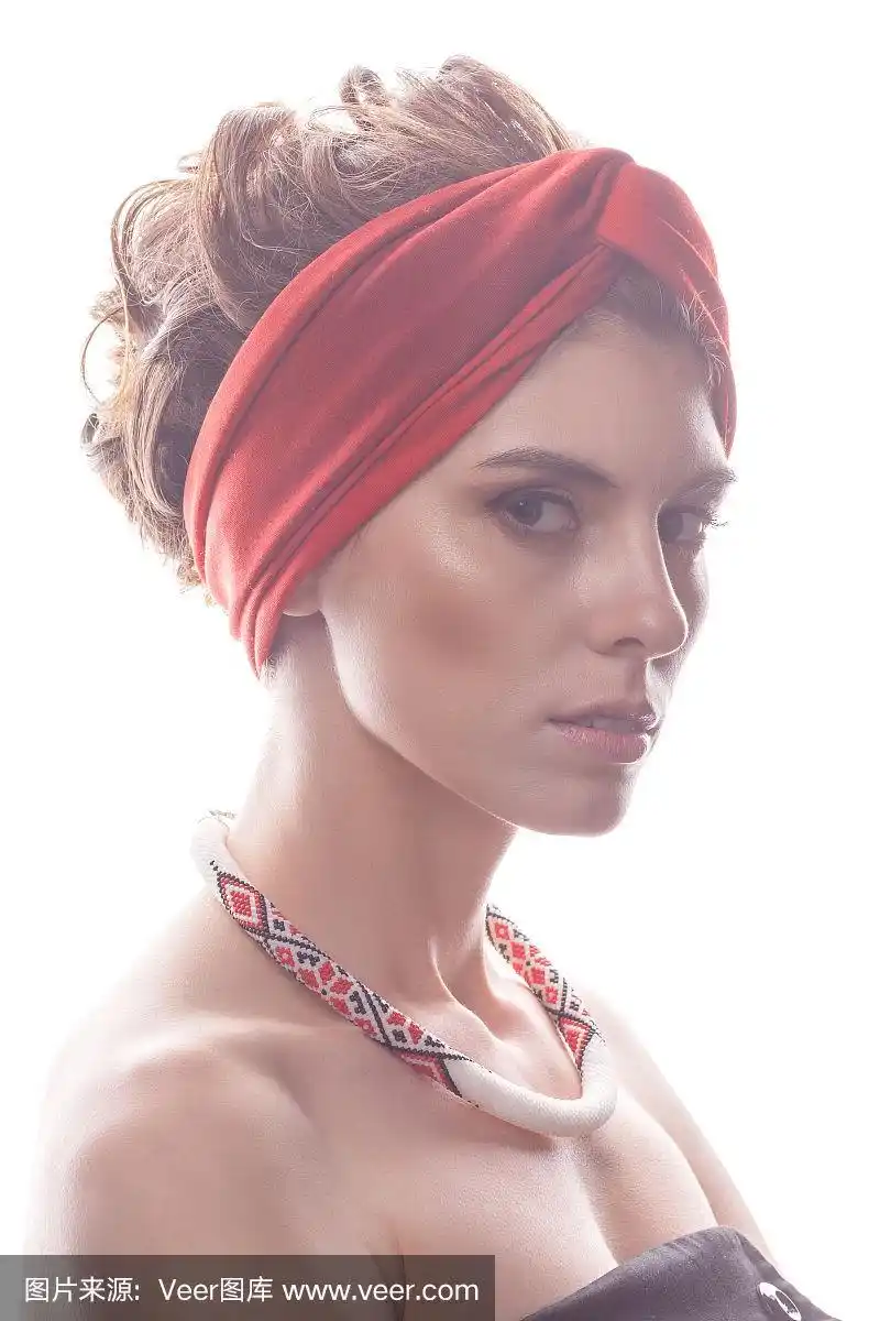 一个戴着红头巾的女孩的肖像
