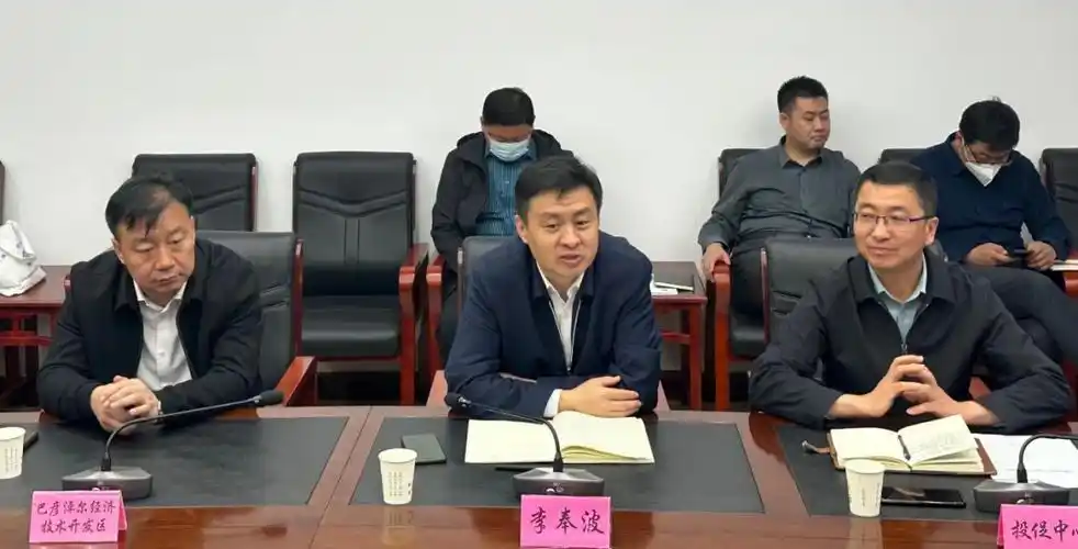 随后就巴彦淖尔市发展氢能源产业,新能源开发等方面与白勇进行了交流