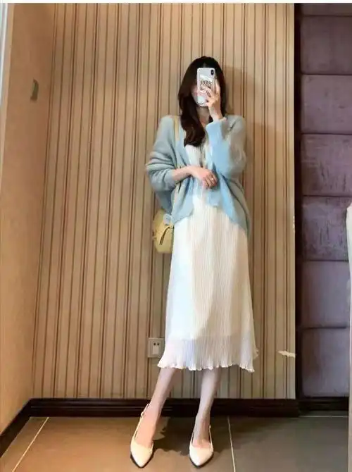 白色连衣裙搭配什么外套好看