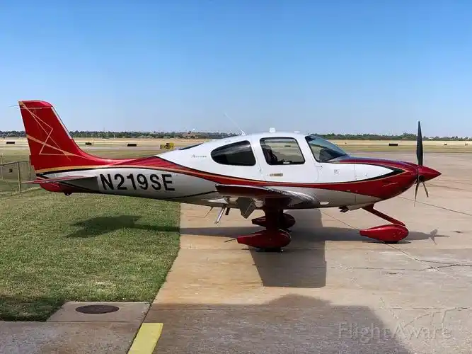 cirrus sr-22 (n219se) 照片 - flightaware