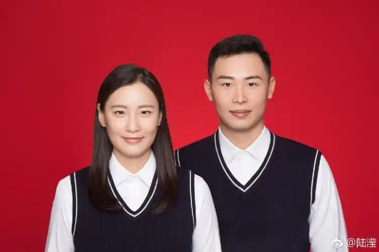 陆滢领证结婚晒蜜照 八年感情终有完美结局(组图)