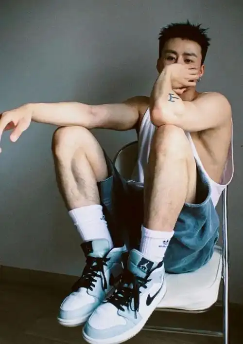 网红腹肌小狼狗,摄影作品渐入佳境