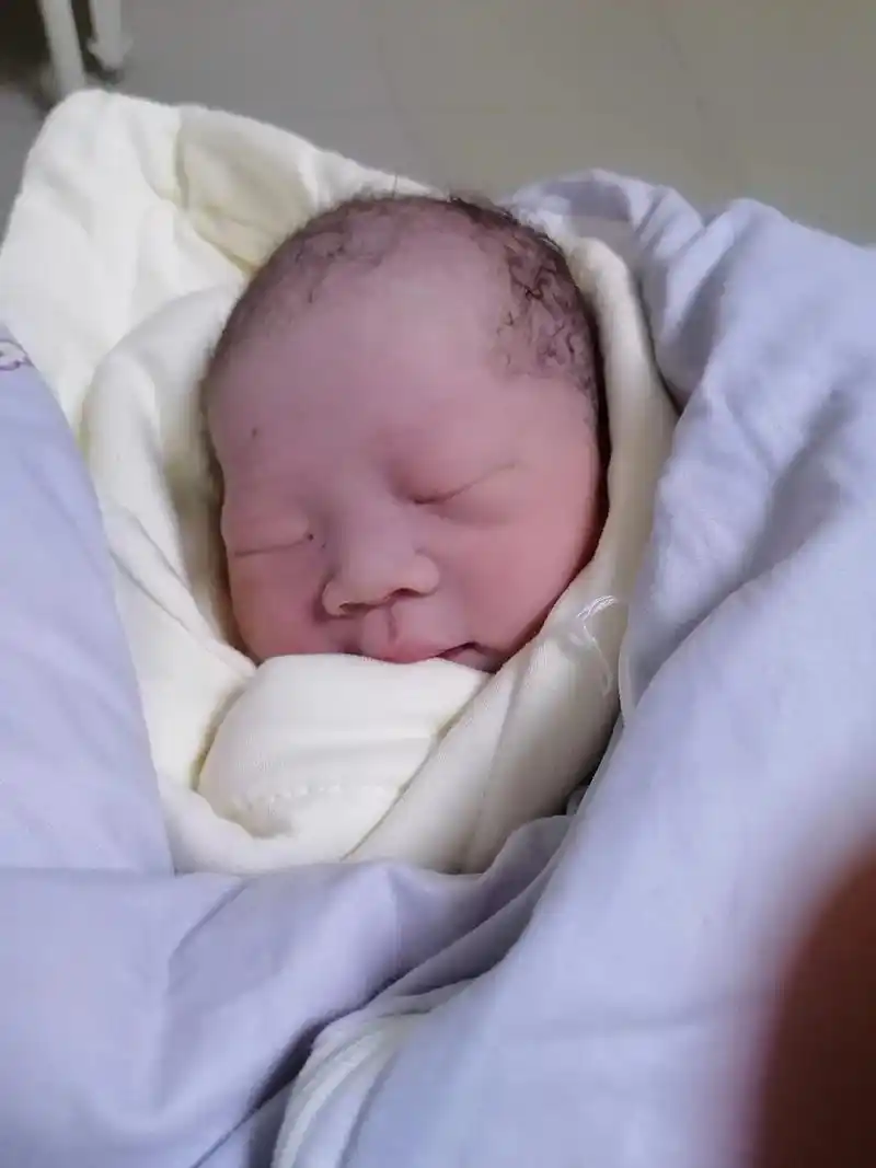 宝宝出生,喜从天降,原宝宝聪明可爱,茁壮成长,建健康康宝宝给 - 抖音