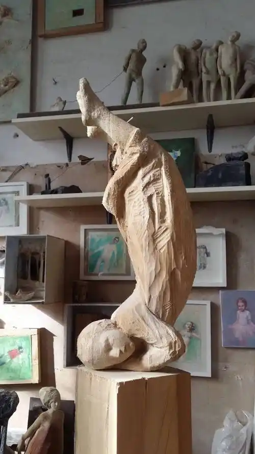 木雕艺术家flaviarobalo