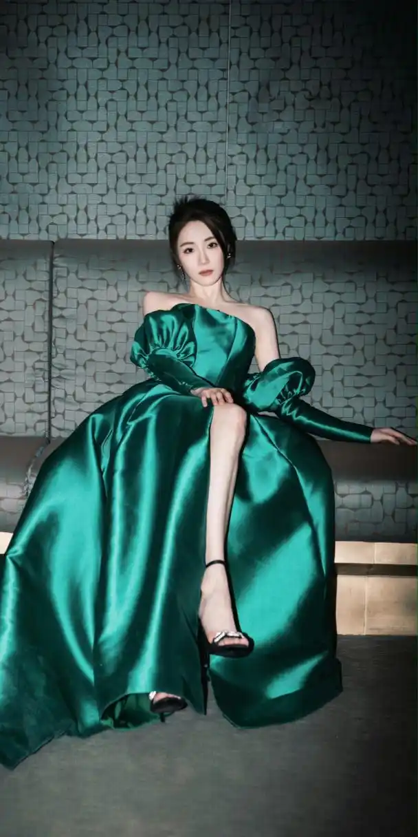 张可盈绿色抹胸长裙壁纸 #张可盈