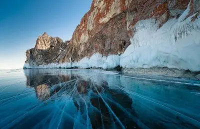 名称源于古肃慎语"贝海儿湖",汉代称为"北海",位于俄罗斯东西伯利亚