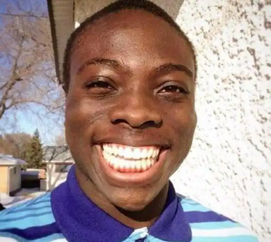 难怪非洲人打死也不用苹果手机看到他们的自拍照后网友笑了