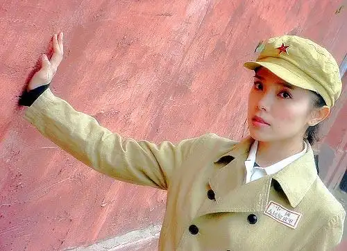 演了20年主角没红,34岁终于大火,却因丈夫病逝,含泪隐退娱乐圈