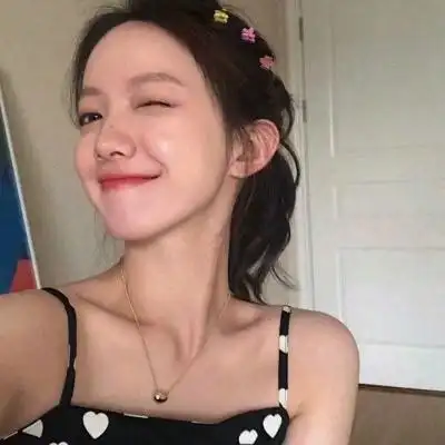 笑得很治愈的甜美女生头像