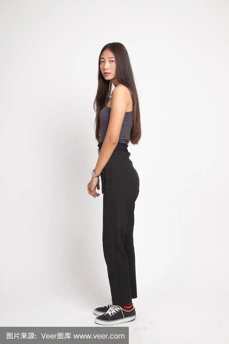 全身侧面的美丽年轻亚洲女人.