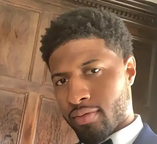 1819保罗乔治帅照