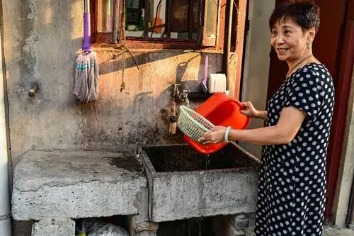 上海杨浦定海路的街景老百姓的日常生活景象