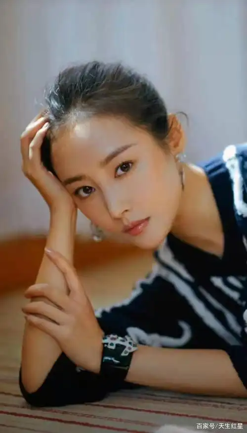 明星李纯新动态,主演大剧《雪中悍刀行》杀青,下月三号直播首秀