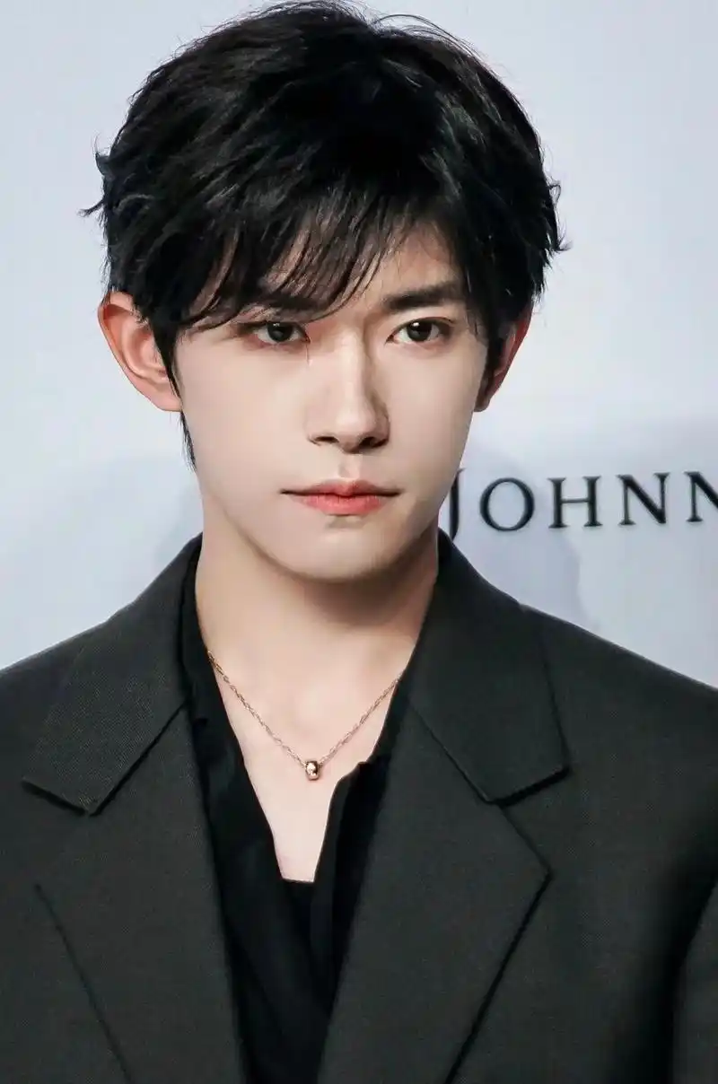 直接帅死我得了#易烊千玺 #西装杀 - 抖音