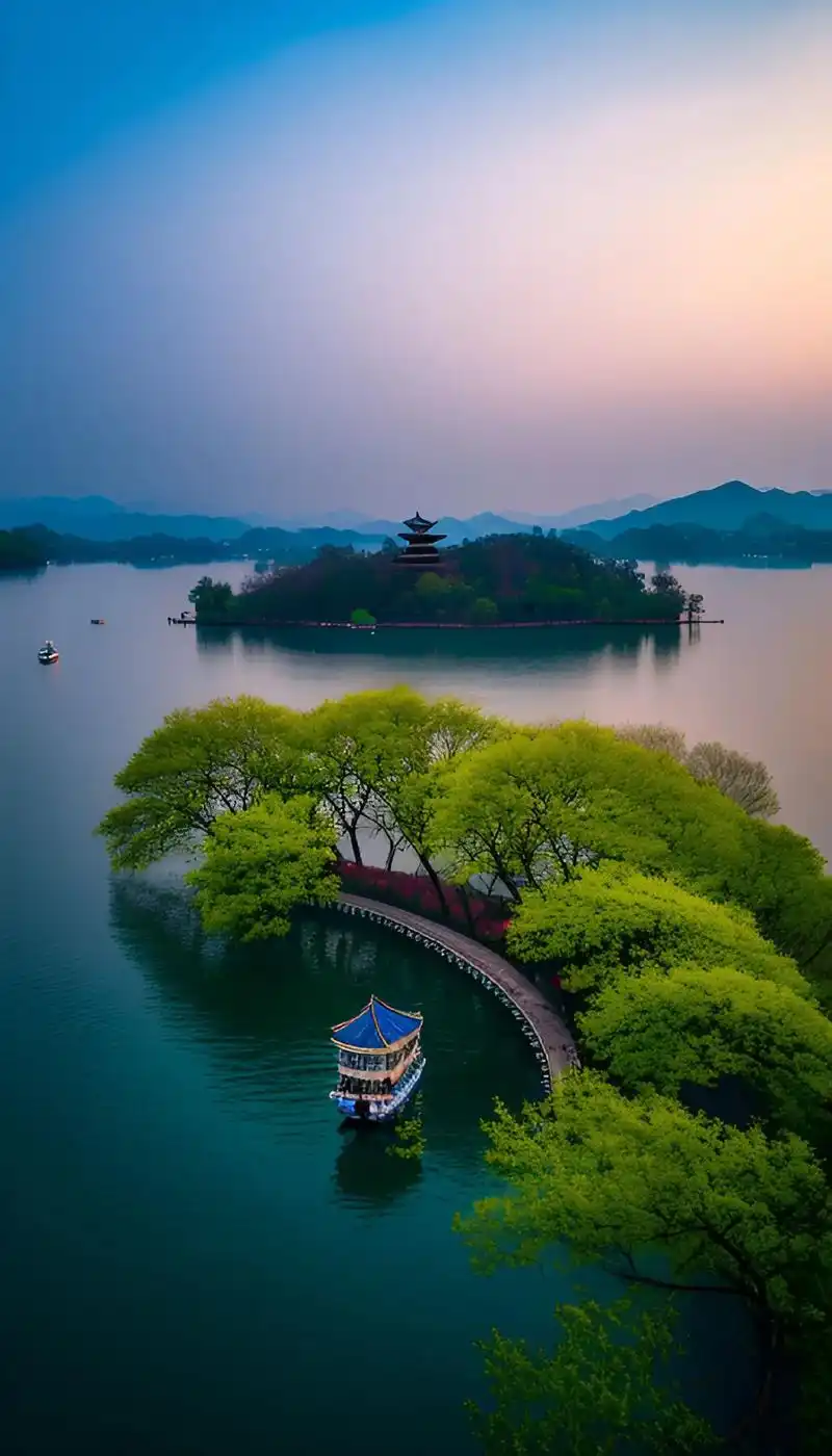 西湖风景.#图文热点来了#西湖风景美如画,人间仙境第一家,山 - 抖音