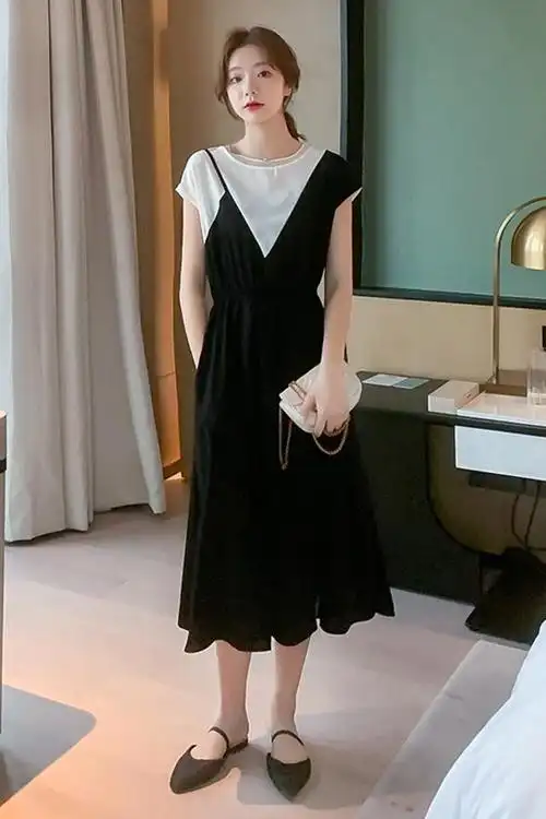 黑裙子连衣裙显瘦