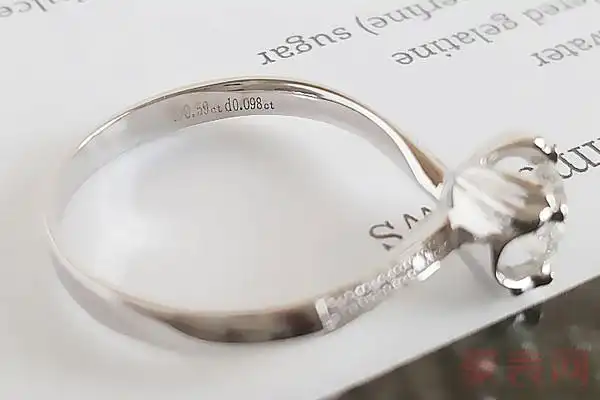 二手99新周大福0.59克拉白金钻石戒托展示