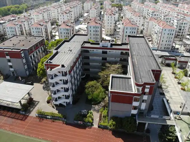 上海市青浦区东方中学