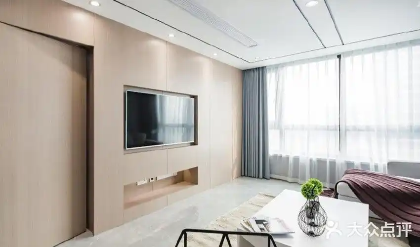 带隐形门的电视背景墙怎么设计