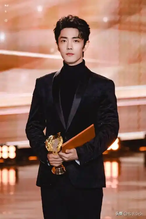 肖战获国剧盛典"年度突破男演员"奖,努力得到的荣耀,能被看见