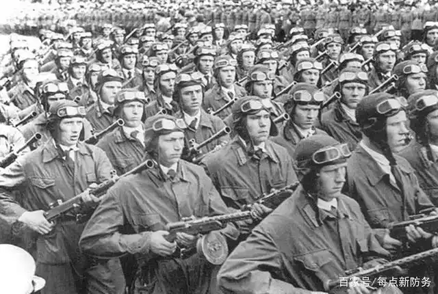 飞翔战车——可以"人车同投"的苏联bmd-1伞兵战车!