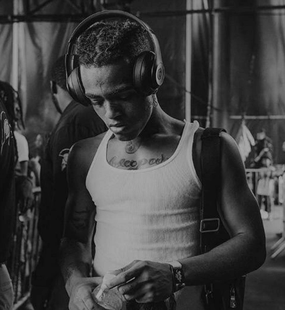 美国说唱歌手xxxtentacion被持枪歹徒枪击身亡