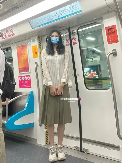 187cm地铁里轻熟风美女这谁看谁不迷糊啊75