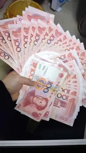 在我最需要帮助的时候 你给我转了5000块钱 ,说身边怎么可能没有点钱