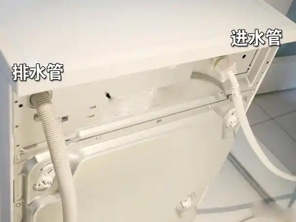 滚筒洗衣机放了10分钟水,筒内都不存水,安装师傅:排水管装错了