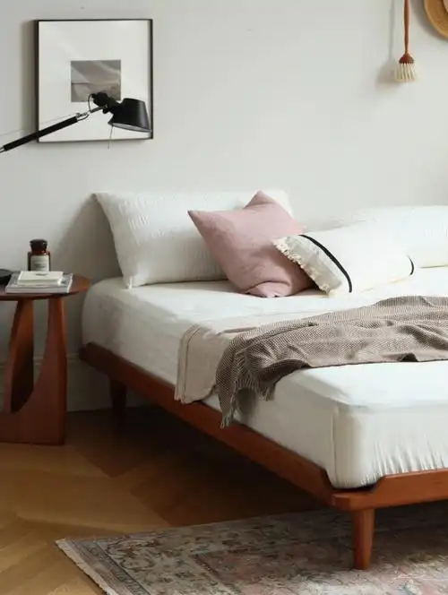 无床头床真的很像家里的一个小岛