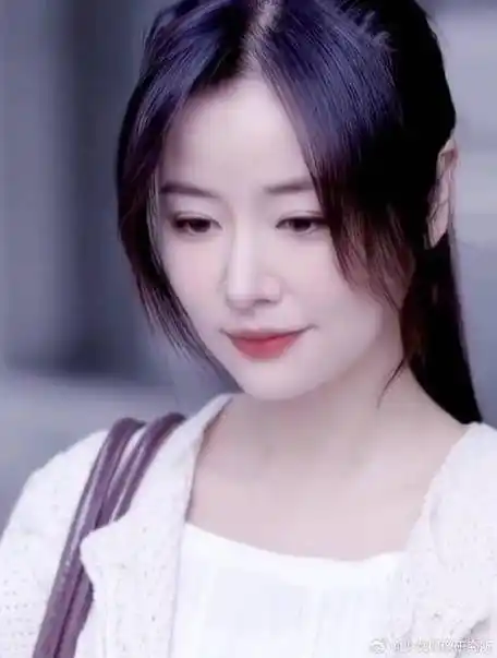 年轻时的林心如,也是一朵清纯的小白花#林心如[超话]# #林心如#  年轻