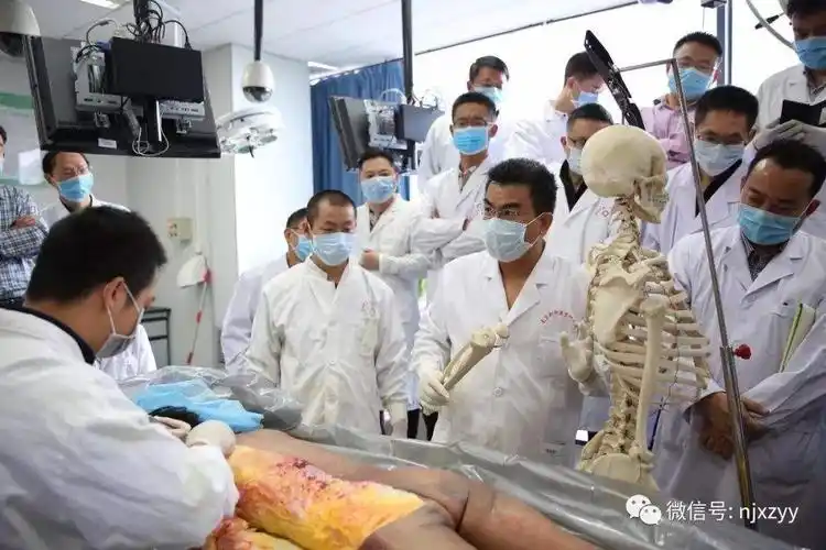 解剖小孩遗体