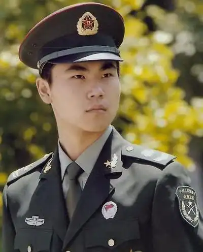 【引用】最新男式军服着装欣赏