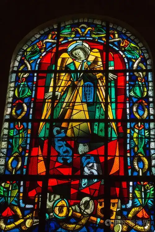 巴黎彩色玻璃在圣彼得教堂在蒙马特尔