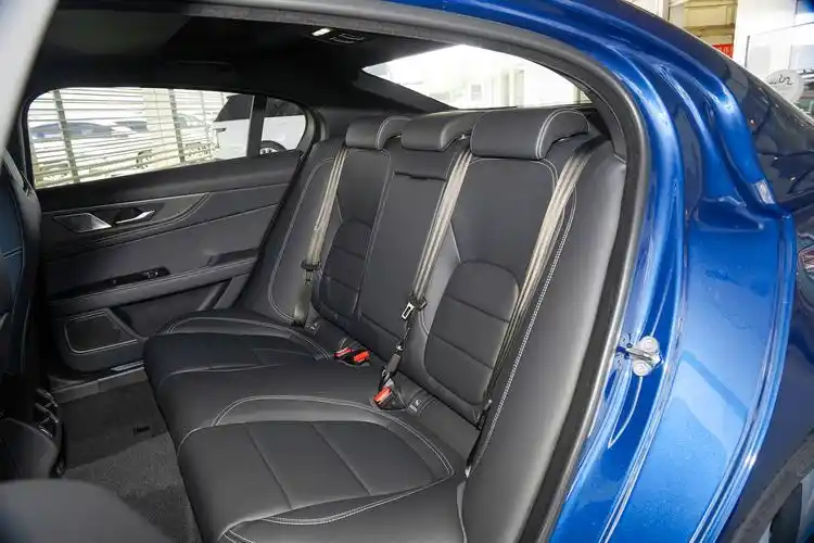 2021款捷豹xel20t250ps科技运动版