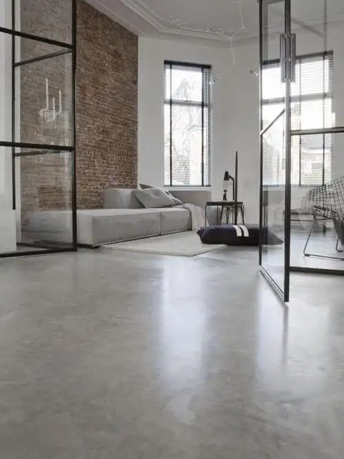 旧房装修不用砸地板了,这种水泥直接浇上就够美!省力,省钱