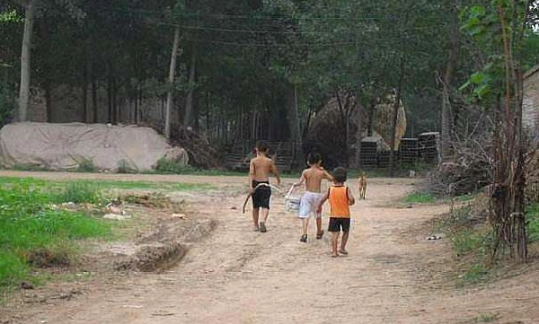 7月起,多地严查光膀子,农民工成重点对象,发现罚款,早知道!