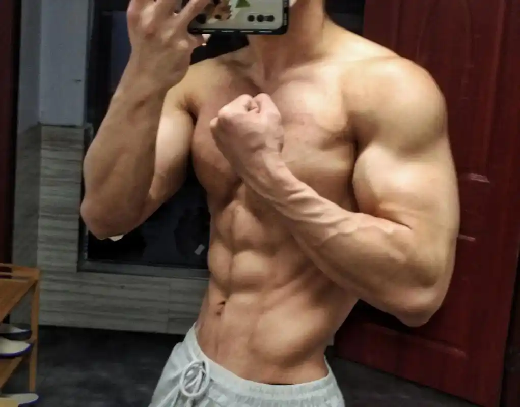 健身 #腹肌 #禁欲系 #荷尔蒙 #无不良引导  你们很喜 - 抖音