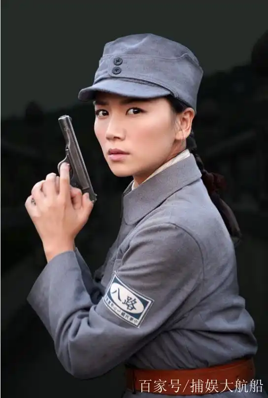 穿八路军军装的女星,李小冉精神,曹曦文英勇,还是她接地气