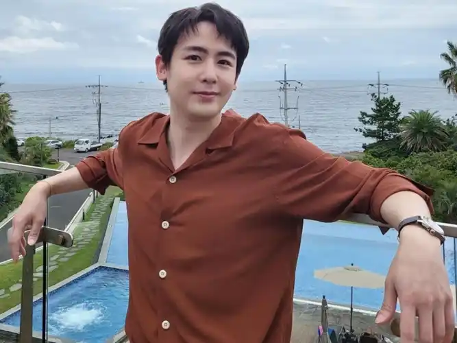 尼坤时隔12年再提《我结》,和宋茜差距越来越大,34岁就发福变形