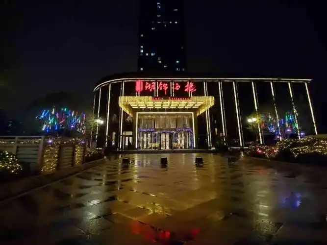 湖锦酒楼(新荣店)-"听说这家连锁酒店在武汉还挺出名,很多婚宴.