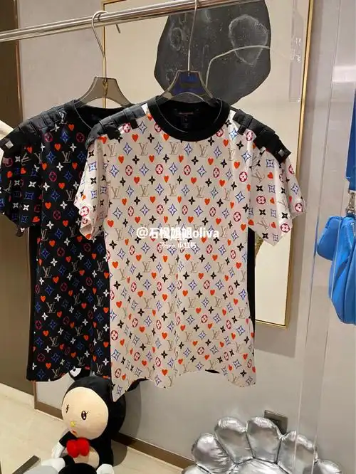 lv扑克牌系列t恤_t恤_路易威登怎么样_每日穿搭_早春系列_时尚_穿搭