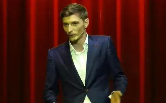 俄罗斯脱口秀演员美国人碰到俄罗斯人总是问普京怎样了