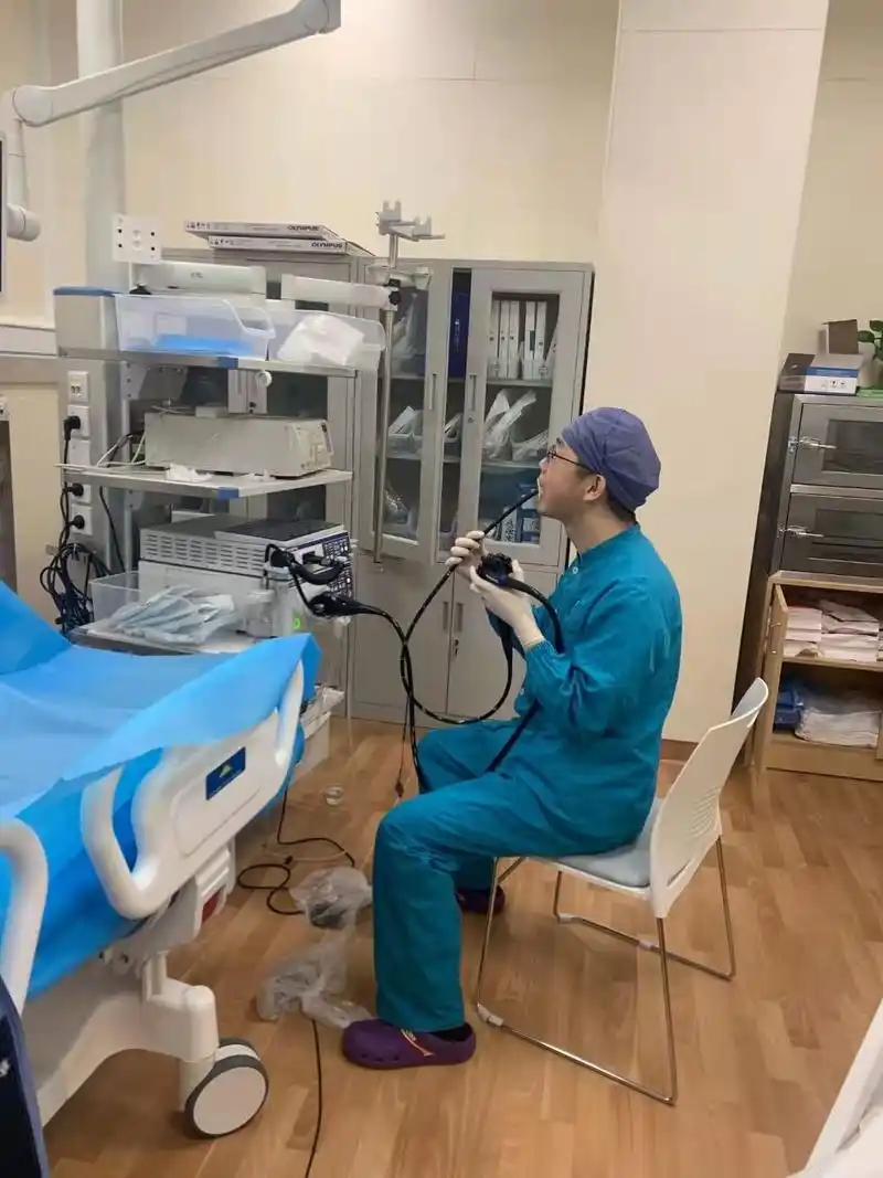 温州一消化科医生给自己做胃肠镜:体验患者感知,促早期筛查|胃镜_新浪