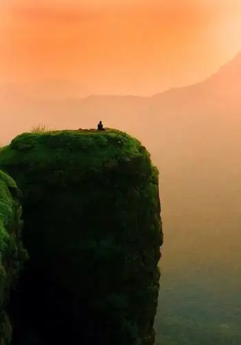 "热闹场中作道场". 心净而定. 心定生慧. 哪裏不可宁静?