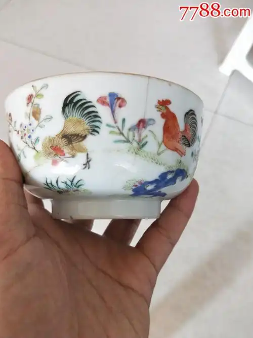 清代乾隆年制四只大公鸡粉彩碗